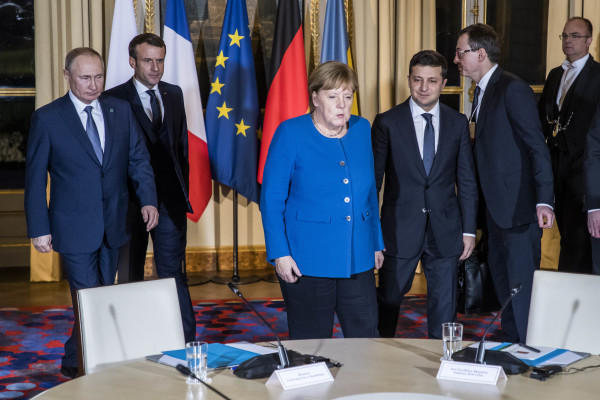 2019年12月9日，德國總理默克爾、法國總統馬克龍、俄羅斯總統普京、烏克蘭總統澤倫斯基在法國巴黎的愛麗舍宮參加首腦會議。