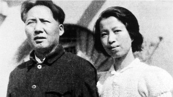 毛泽东和江青1940年代在延安。
