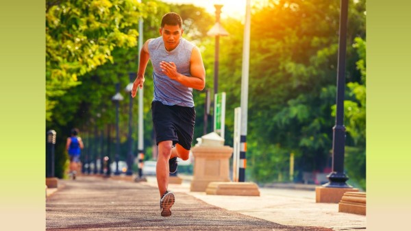 经常运动锻练的男人，更能抵御疾病，成为长寿的人。