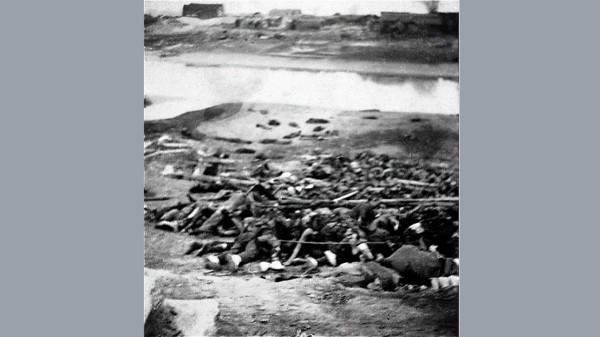 南京大屠杀中被屠杀的中国平民遗体。