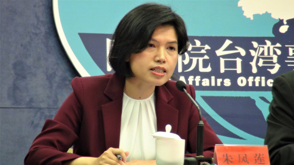 立法院决战《反渗透法》三读，国台办发言人朱凤莲批台湾是“开民主倒车”，陆委会反击对岸是“颠倒黑白”。