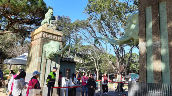 旧动物园大门所建的大象与狮子门柱。