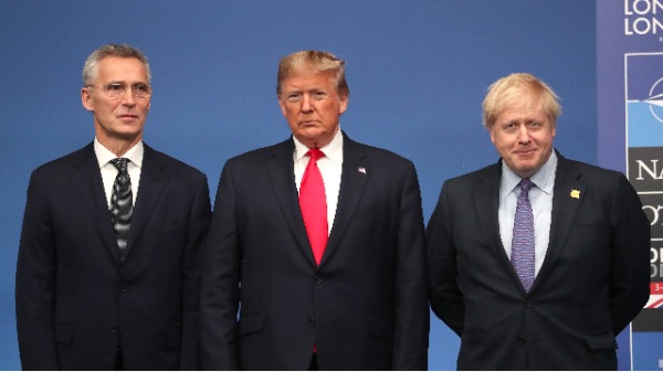 北約秘書長斯托爾滕貝格、美國總統川普和英國首相約翰遜。