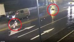 广州情侣吵架男上演被车撞她竟被撞飞(组图)