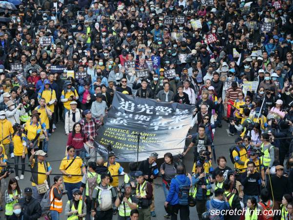 去年12月8日，80萬港人參加「國際人權日遊行」。（圖片來源：龐大偉/看中國）