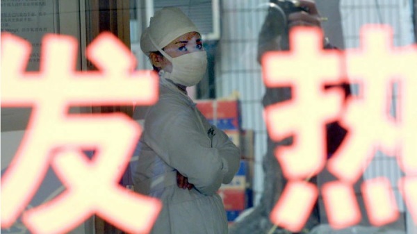 2003年12月29日一名護士在廣州市第八人民醫院的一個特殊隔離房