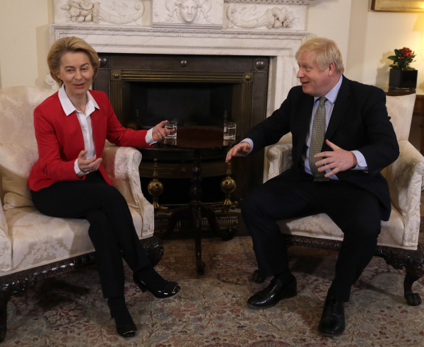 2020年1月8日，英國首相約翰遜在唐寧街10號會見歐盟委員會主席烏爾蘇拉．馮．德萊恩。