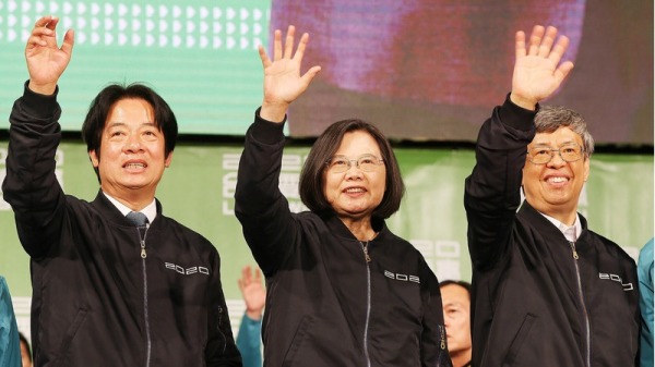 2020年中华民国总统选举结束，蔡英文（中）与赖清德（左）搭档获得了历史高票胜选。
