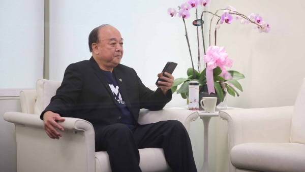 吴斯怀曾在中国节目上畅谈中国解放军的兵力问题。