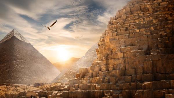 飞行员穿越时空回到古埃及目睹金字塔的建造？