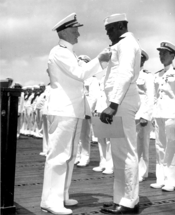以非裔士兵命名新福特級航母是「多瑞斯·米勒」號
