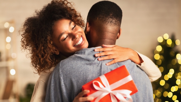 當收到別人送你的禮物時，你會做什麼反應呢？