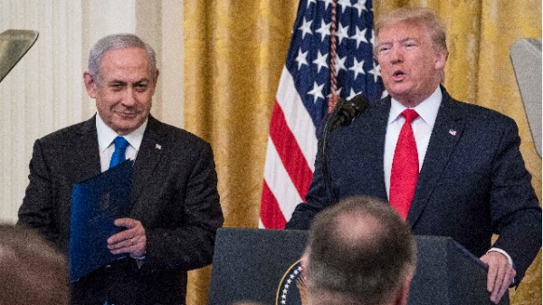 美国总统川普与以色列总理内塔尼亚胡（图片来源：Sarah Silbiger/Getty Images)