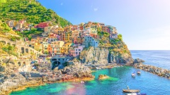 奇小镇矗立悬崖居然百年不倒(组图)