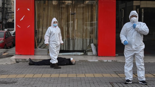 一名老人在武汉一家医院附近街道上突然倒地死亡