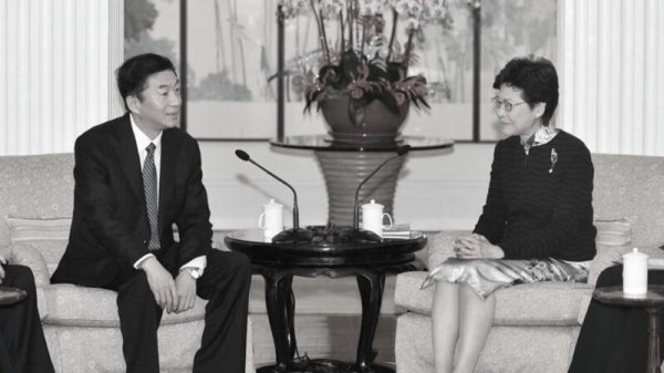 图为2018年12月，时任中共山西省委书记骆惠宁（左）访问香港，与特首林郑月娥会面。