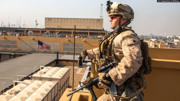 美國海軍陸戰隊守衛美國駐巴格達大使館（美國海軍陸戰隊2020年1月3日照片）