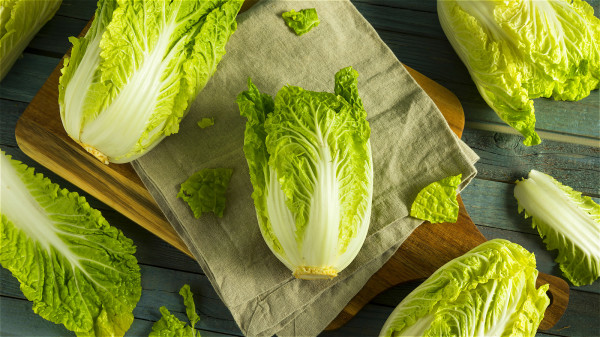 含葉酸的白菜、萵苣等食物能降低血液中半胱氨酸的濃度，進而降低腦中風和冠心病的發病率。