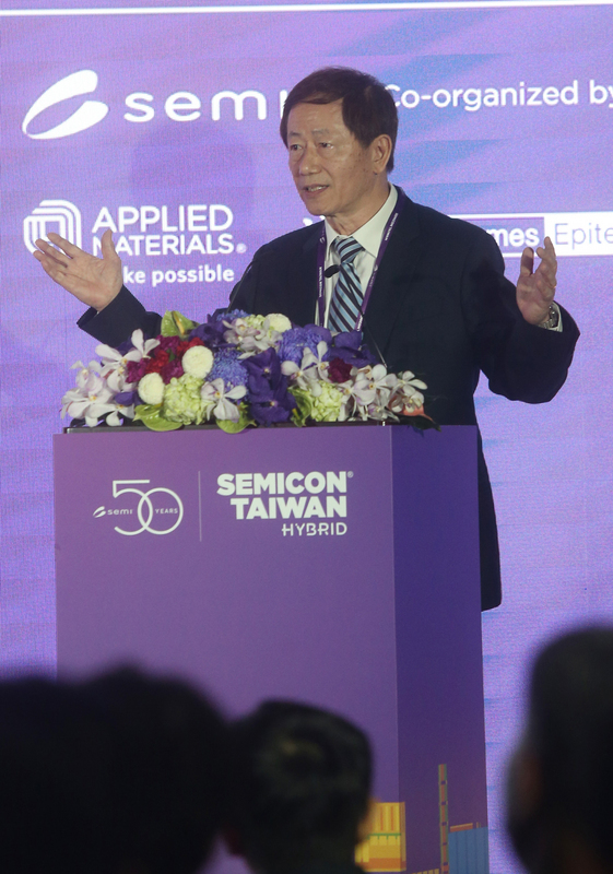 2020国际半导体展9月23日在台北南港展览馆举行大师论坛，台积电董事长刘德音应邀出席演讲。