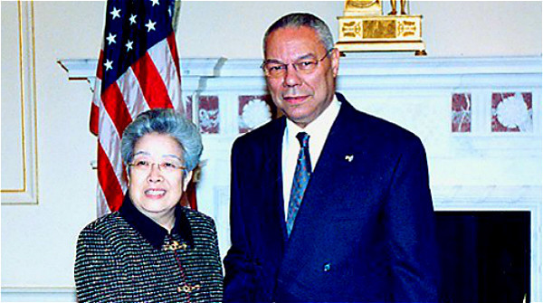 吳儀與時任美國國務卿克林·鮑威爾