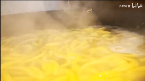 黑龍江省雞西市雞東縣一家庭聚餐引發9人「酸湯子」中毒事件（圖片來源：視頻截圖）