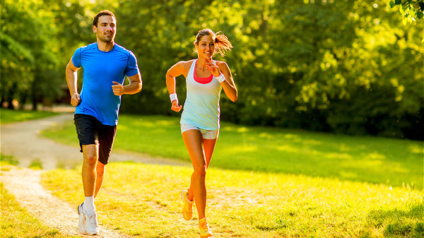 适当体育锻炼可使收缩压和舒张压下降，增强免疫力和体力。