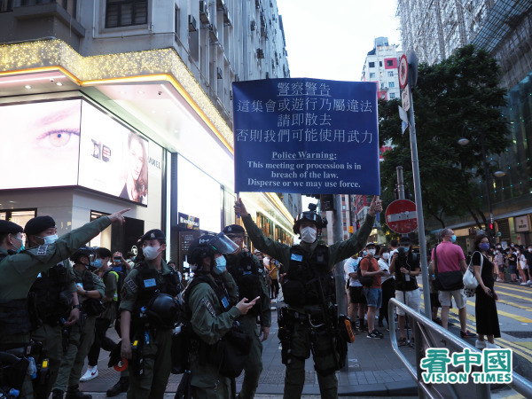 2020年10月1日，港人自發走上街頭抗爭。（看中国摄影图 李天正）