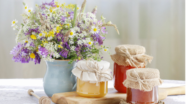 蜂蜜採百花之精，味甘主補，補中益氣。