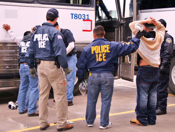 美国海关与移民局执法（ICE)
