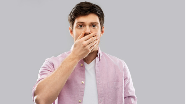 鼻窦炎、鼻蓄脓和蛀牙都会引发口臭。