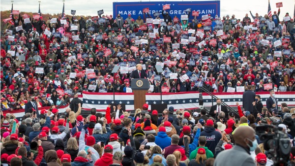 圖為2020年10月25日，川普總統新罕布什爾州舉行競選集會。（圖片來源：Scott Eisen/Getty Images）