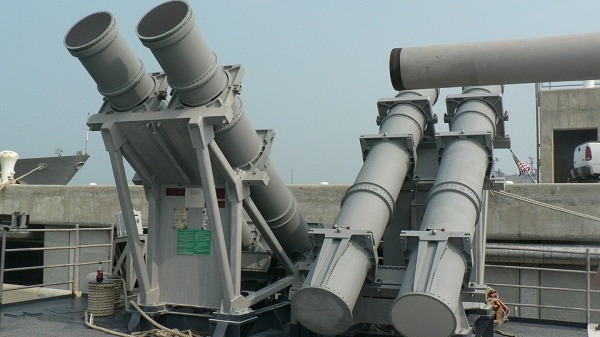 美国国务院已批准出售台湾100套岸置鱼叉反舰飞弹系统。对此，台湾军事专家梅复兴分析表示，本次出售的鱼叉飞弹并不是增程型构型，经初步研判可能有原因。资料照。