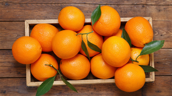 橘皮有止咳化痰效果，多吃橘子反而会生热生痰，加剧咳嗽症状。