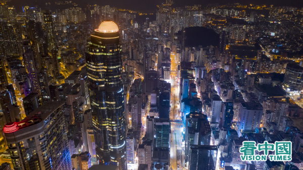 “香港紫荆党”浮出水面，被视为香港中共地下党逐步“地上化”的象征。图为香港夜景。（图片来源：Ruby Tang/看中国）