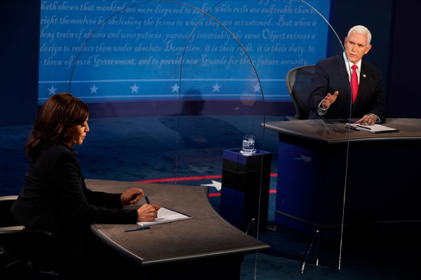 2020年10月7日晚间在犹他州盐湖城，副总统彭斯和民主党参议员贺锦丽之间进行了2020大选中的副总统候选人辩论。（图片来源：Morry Gash-Pool/Getty Images）