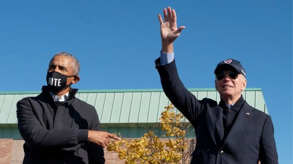 拜登（Biden，右）和奥巴马（Obama，左）共同参加竞选集会