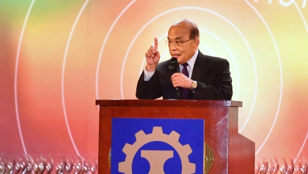 行政院长苏贞昌11日下午出席台北圆山大饭店举办的“第74届工业节日祝大会”，并在致词时感谢工业界对台湾防疫的贡献。