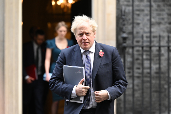 2020年11月10日，英國首相鮑里斯．約翰遜離開唐寧街10號，去參加每週的內閣會議。