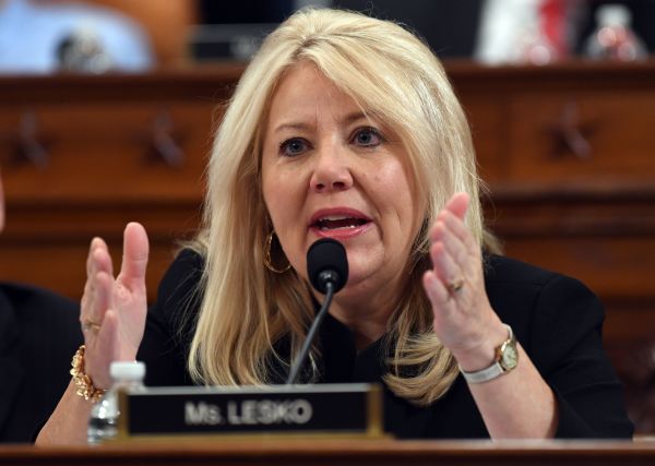 美國聯邦眾議院來自亞利桑那州的共和黨籍眾議員黛比．萊斯科（Debbie Lesko）。（圖片來源：Saul Loeb/AFP via Getty Images）