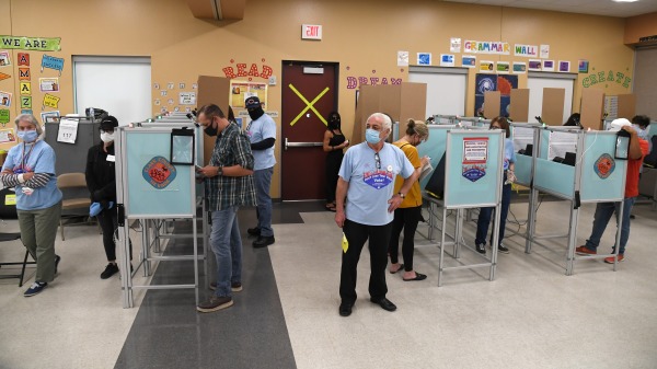 图为2020年11月3日大选日在内华达州拉斯维加斯的一个投票站。（图片来源：Ethan Miller/Getty Images）