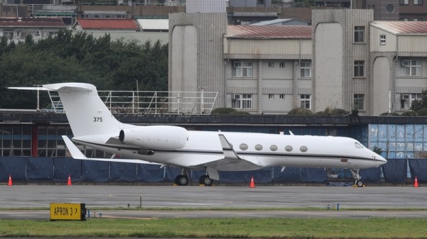 一架美国行政专机23日降落台北
