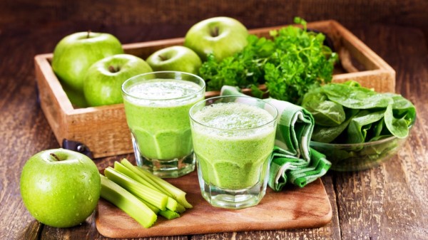绿色蔬菜有助于降低胆固醇，减少中风与心脏疾病的风险。