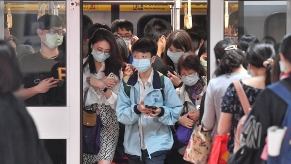 秋冬防疫專案　搭大眾運輸強制戴口罩