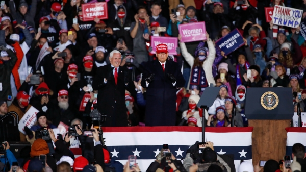 2020年11月，川普（Trump）和彭斯（Pence）在美國密歇根州舉行大選前最後一次競選集會