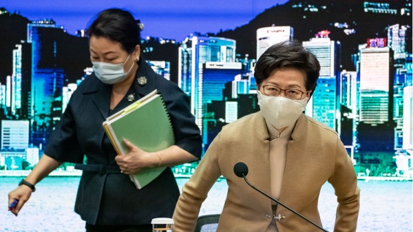 2020年11月11日香港行政长官林郑月娥在政府总部新闻发布会上讲话。（图片来源：Anthony Kwan/Getty Images）