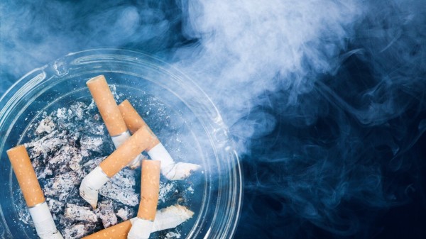 大多数人只是知道烟的危害只是烟草的尼古丁，其实，真正的香烟的剧毒，藏在“过滤嘴材料”上。
