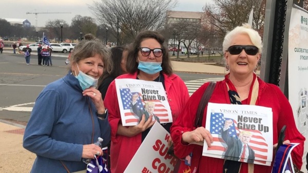 2020年12月12日，美国民众聚集在华盛顿DC举行挺川普游行集会，呼吁制止窃选。（图片来源：看中国摄影）
