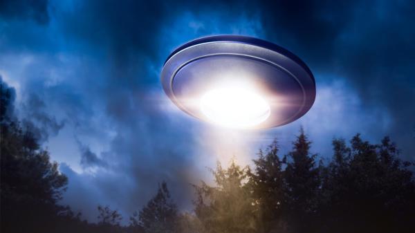 现在每年仍然有成千上万的UFO目击事件，以及绑架案件有增无减。