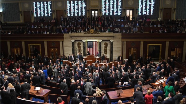 美国国会众议院举行全体会议时的场景
