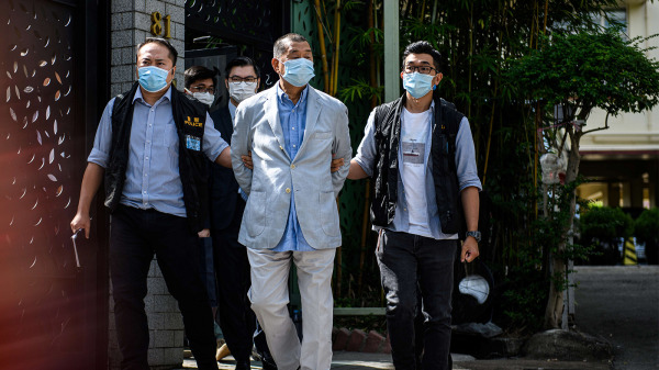 香港警方于今年8月高调上门逮捕壹传媒创办人黎智英，指其触犯港版国安法。（图片来源：Getty Images）